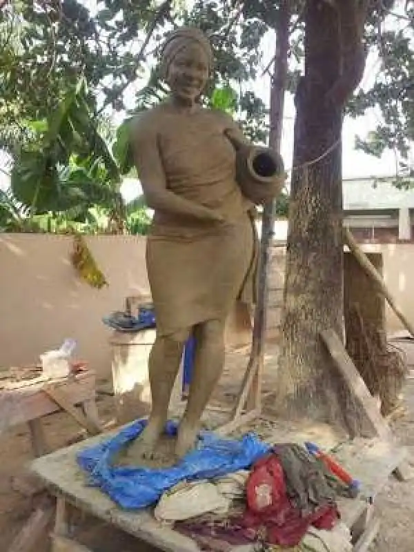 Check Out This Beautiful Sculpture Of An African Woman [Photos]